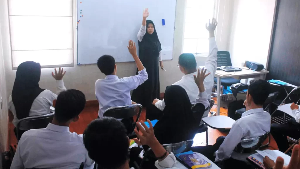 Siswa belajar bahasa Jepang di kelas LPK