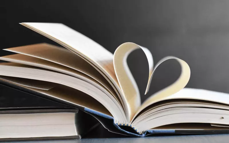 buku ada di kamar kepala sekolah